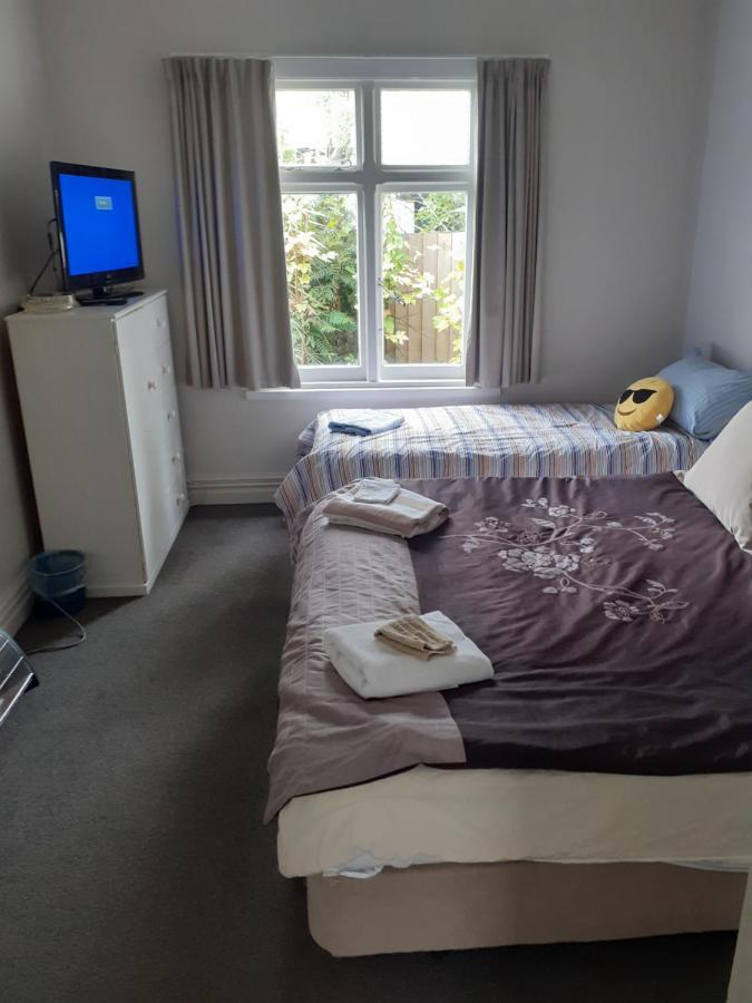 Intrepid Bed & Breakfast Christchurch Exteriör bild